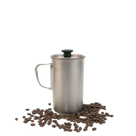 Snow Peak Titanium French Press mit Kaffebohnen - diese sind nicht im Lieferumfang enthalten