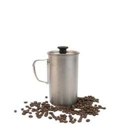 Snow Peak Titanium French Press mit Kaffebohnen - diese sind nicht im Lieferumfang enthalten