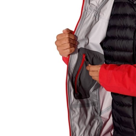 Rab Firewall Guide Regenjacke mit verschließbaren Innentasche auf der rechten Seite.