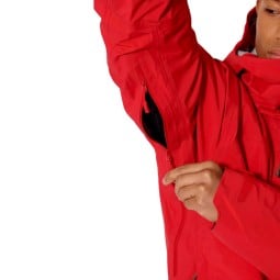 Rab Firewall Guide Regenjacke mit großzügiger Unterarmbelüftung.