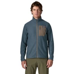 Patagonia R1 Air Jacket Summit Blue an Model in Gr. M bei 188cm.