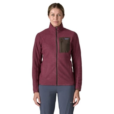 Patagonia R1 Air Jacket Damen Berry Fig an Model in Gr. S bei 175cm Größe.
