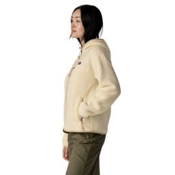 Patagonia Retro Pile Fleece Hoody Damen Natural an Model in Gr. S bei 173 cm Körpergröße im Profil