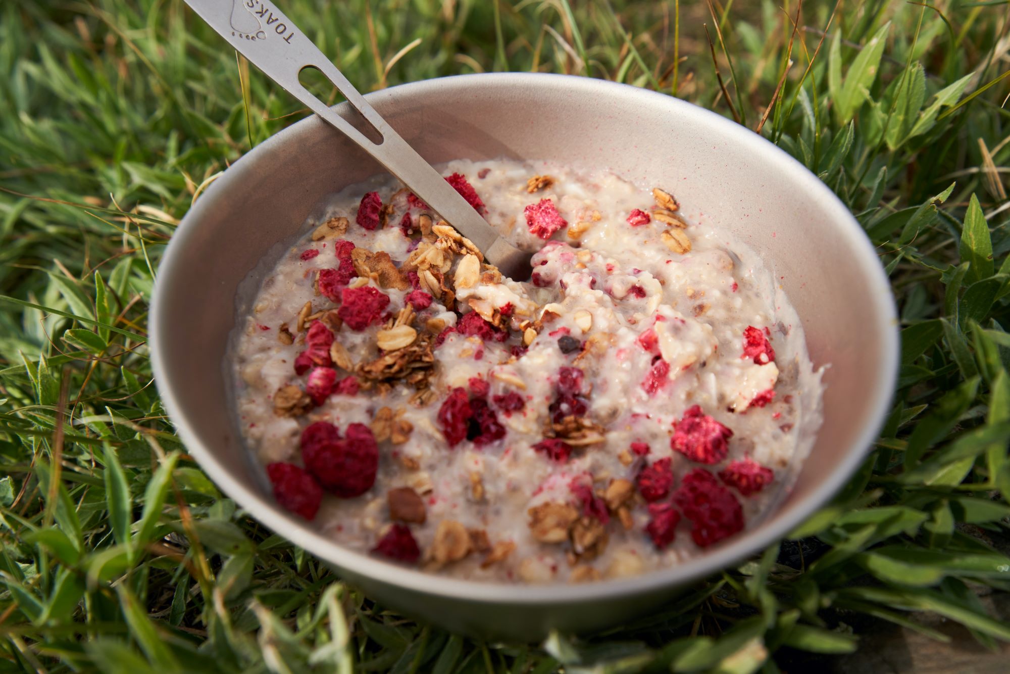 Klassisches Outdoor Frühstück mit Toaks Titanbesteck gegessen