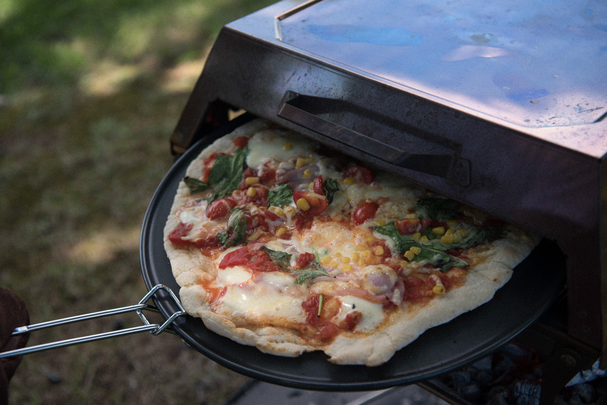 Snow Peak Field Oven als Pizzaofen im Einsatz