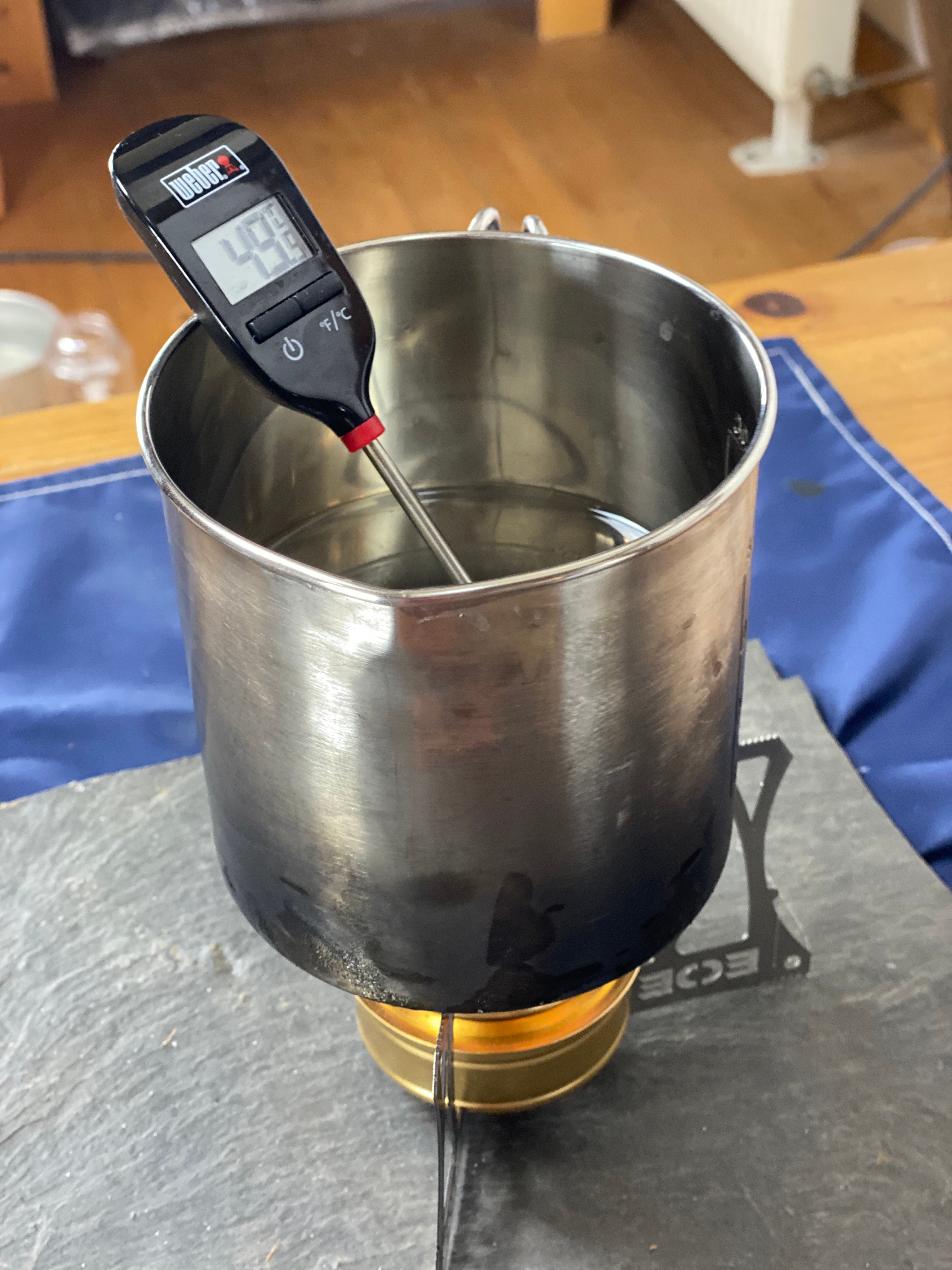 Aufbau mit Solo Stove Pot 900, Topfstand und Thermometer