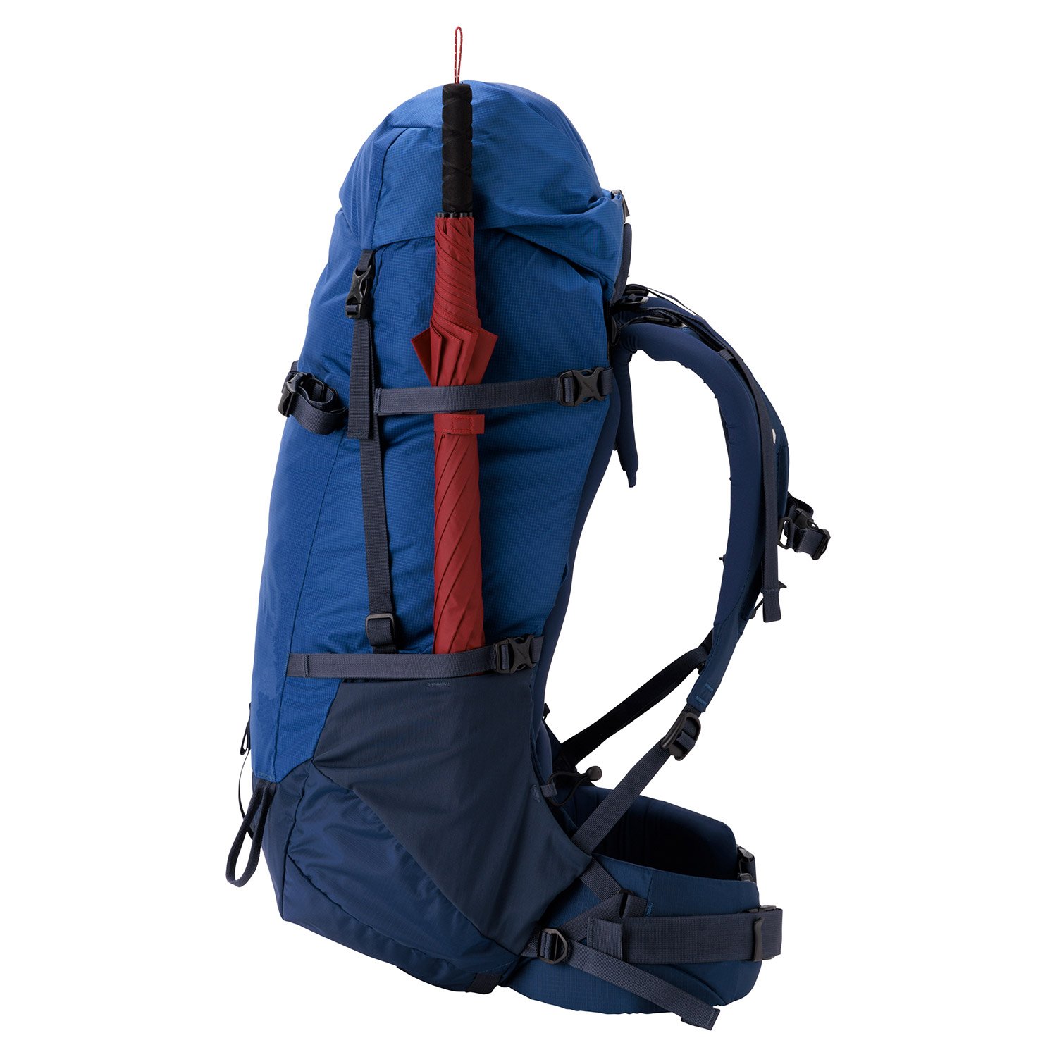 Montbell O.D: Umbrella 60 seitlich am Rucksack untergebracht
