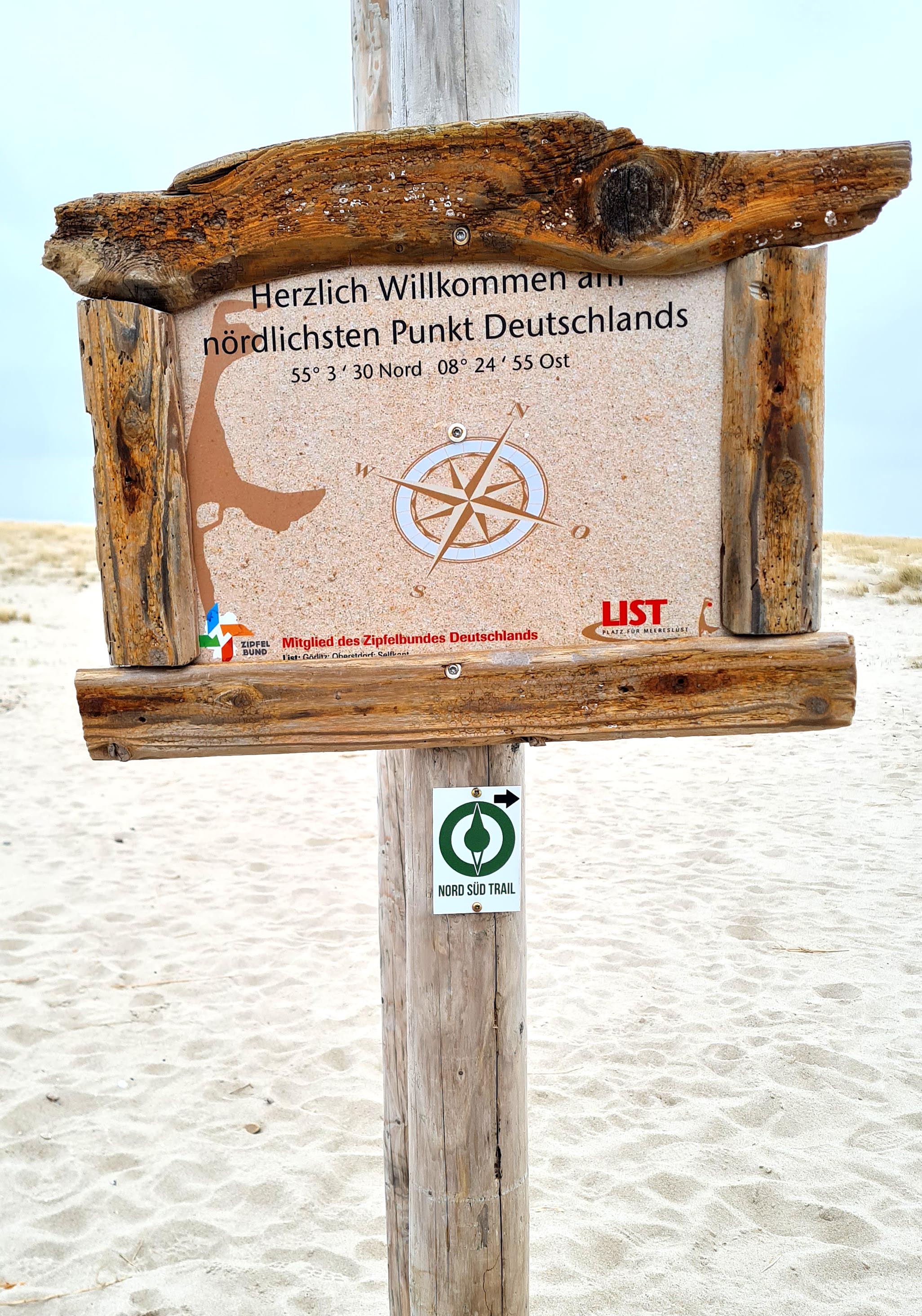 Startpunkt des Nord-Süd-Trails mit Schild