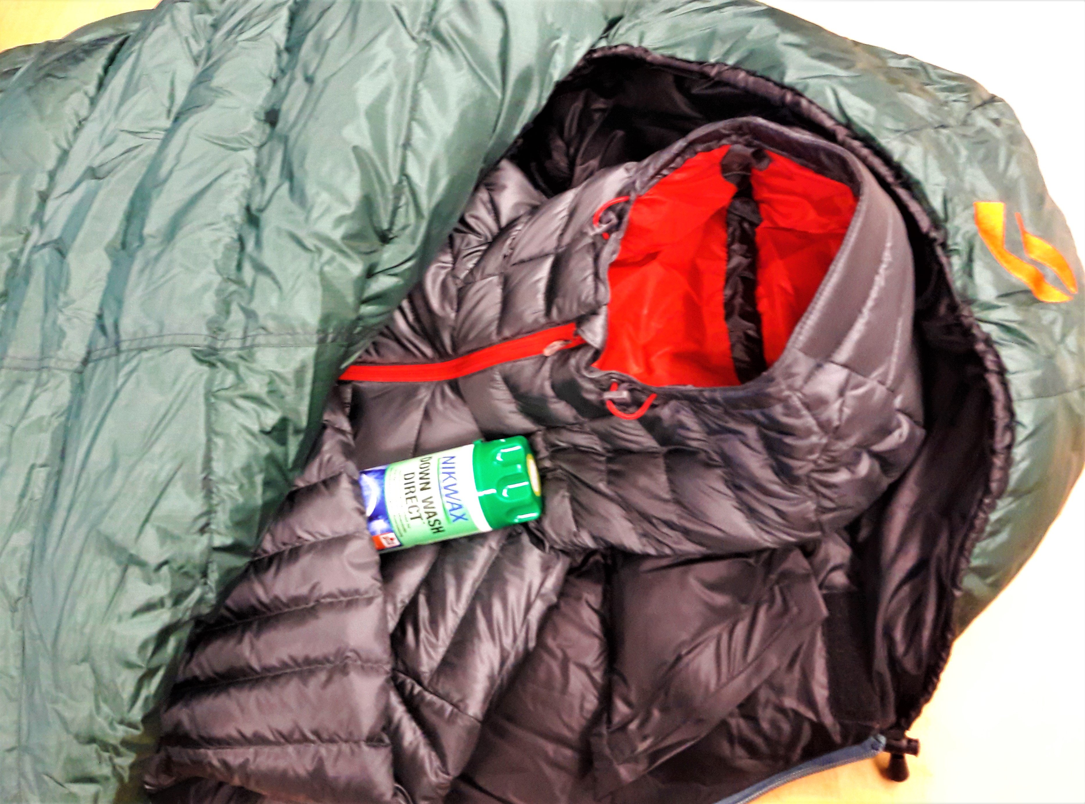 Daunenjacke und Daunenschlafsack