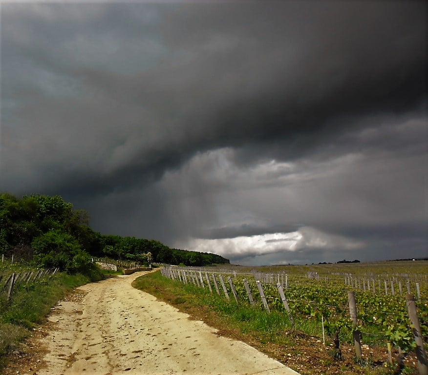 Regenfront auf dem Jakobsweg